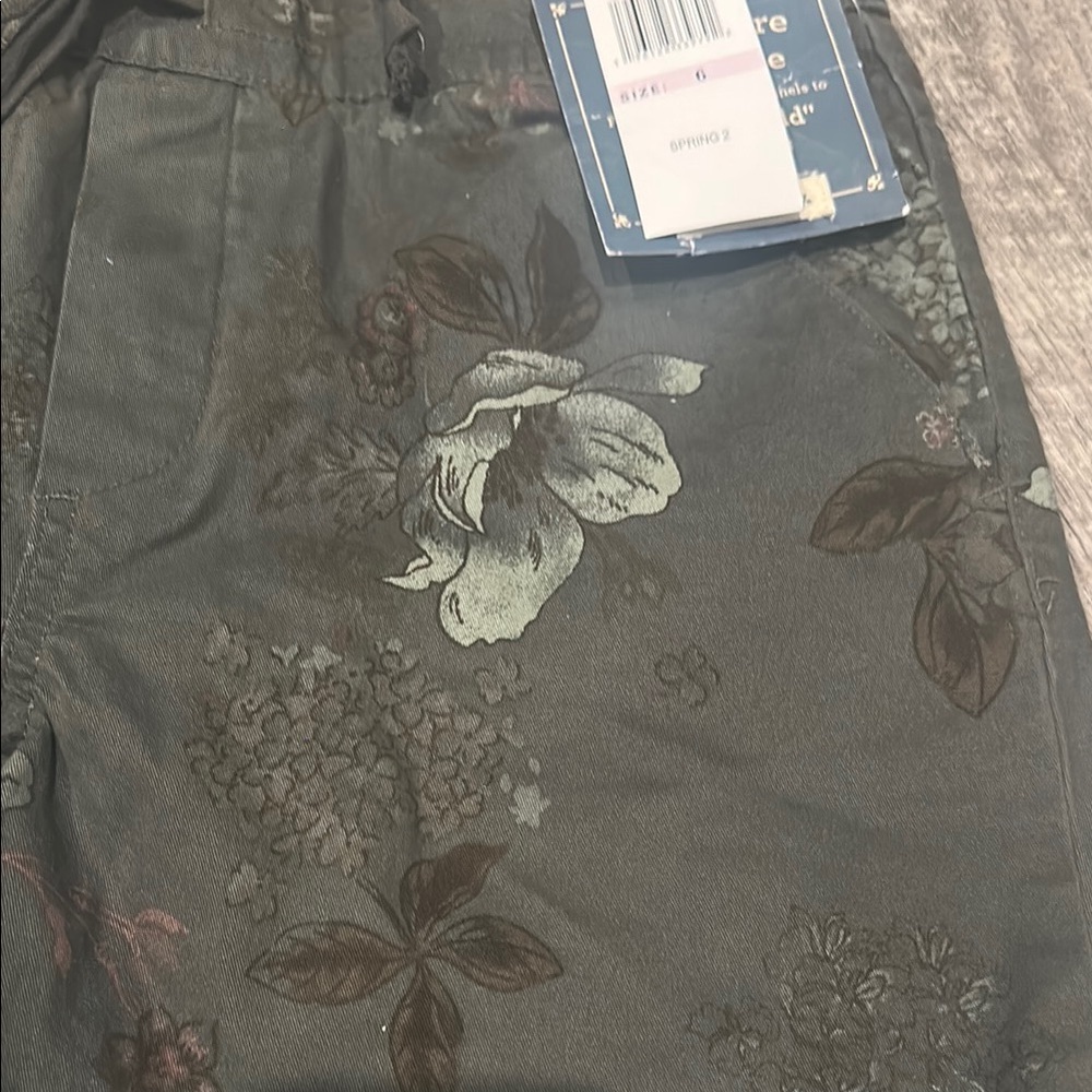 Floral Patterned Shorts - Picture 2 of 6
